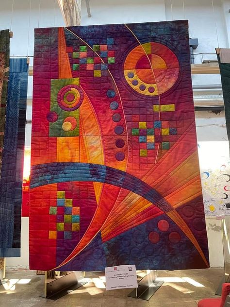 Pieced Quilt Patterns, Circle Quilt Patterns, Abstract Art Quilt, Modern Quilting Designs, Improv Quilting, Paper Pieced Quilt Patterns, Abstract Quilt, English Paper Piecing Quilts, Quilting Designs Patterns