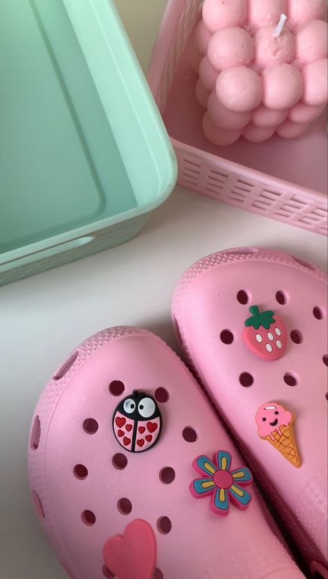 Crocs Jibbitz Aesthetic Pink, Crocs Jibbitz Aesthetic, Jibbitz Aesthetic, Pastel Crocs, Crocs Fits, Pastel Danish Aesthetic, Aesthetic Crocs, Jibbitz Ideas, Crocs Ideas