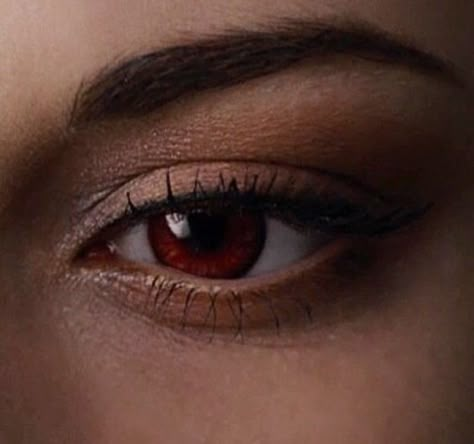 Vampire Eye Color, Dark Red Eyes Aesthetic, Teen Vampire Aesthetic, Vampire Eyes Aesthetic, Red Eye Aesthetic, Vampire Red Eyes, Red Eyes Aesthetic, Red Eyes Female, Ginger Vampire