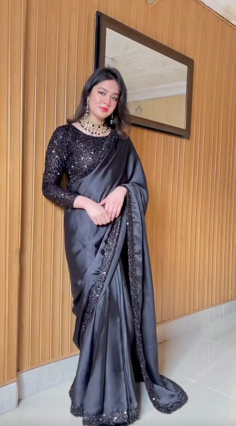 Black Saree Party Wear Pakistani, Trending Sari Design, Saari Designs Latest Party Wear, Sari Designs Latest For Wedding, Black Saree With Hijab, Black Saree For Wedding, Modest Saree, Black Saree Designs, Skirts For Fall