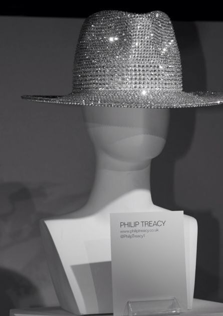 Capture ur eyes Uk Style, Philip Treacy, Advice For Women, 50 Plus, Style Advice, Love Hat, Shine Bright Like A Diamond, Diamond Glitter, Women Over 50