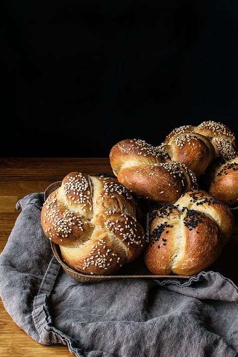 Kaiser Roll, Yeast Baking, No Carb Bread, Kaiser Rolls, Best Bread Recipe, Food Photography Inspiration, Roll Recipe, Delicious Bread, Bakery Bread