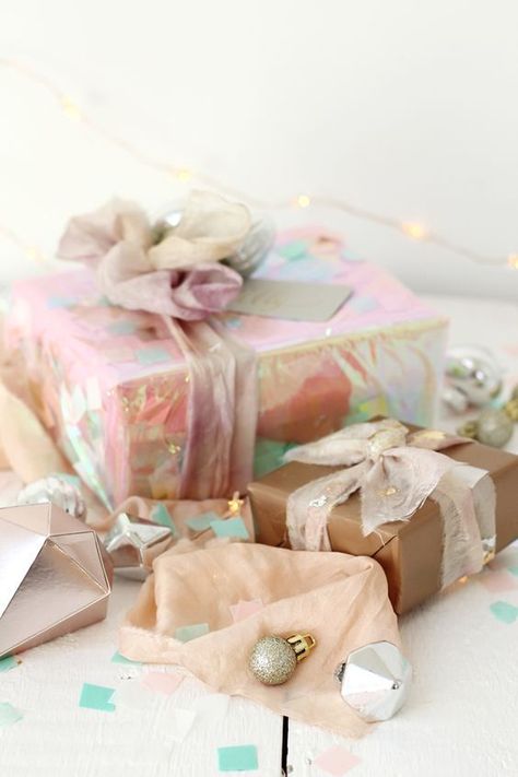 A-Whisper-of-Roses Pink And Mint Christmas, Xmas Colors, Christmas Wrapping Ideas, Mail Inspiration, Mint Christmas, Gorgeous Birthday, Gift Wrapping Ideas, Gift Wrapping Inspiration, Pink And Mint