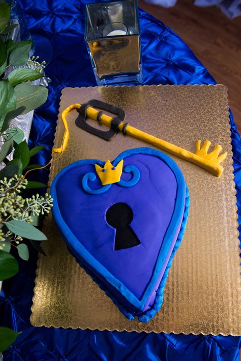 Kingdom Hearts Cake, Kingdom Hearts Birthday, Kingdom Hearts Party, John Cake, Funny Grooms Cake, Kingdom Hearts Wedding, Hearts Birthday Party, Easy Birthday Desserts, Hearts Cake