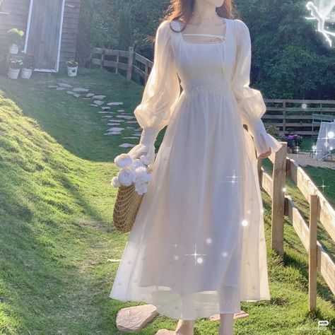 Long White Dress Aesthetic, Aesthetic Dresses Formal Vintage, Vintage White Dress Aesthetic, Long White Dress Outfit, Simple Long White Dress, Homecoming Princess, Long Dress Korean Style, White Dress Aesthetic, Long Dress Korean