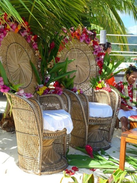 Tahitian wedding Samoan Wedding, Hawaiian Wedding Themes, Tahiti Wedding, Tahiti Bora Bora, Tiki Wedding, Polynesian Wedding, Peacock Chairs, Tropical Wedding Inspiration, Island Theme