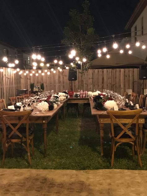 Backyard Paella Party, Outdoor Party With Rugs, How To Serve Food At A Party, 50 People Table Set Up, Small Dinner Wedding Ideas, Small Backyard Dinner Party Ideas, Small Backyard Party Set Up Ideas Layout, Small Backyard Wedding Table Set Up, Backyard Dinner Party Wedding