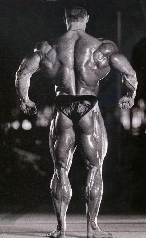 Dorian Yates. One of the best back ever. Best Bodybuilder, Dorian Yates, Upper Back Muscles, Bodybuilding Pictures, Muscle Building Tips, Body Builders, Mr Olympia, Ifbb Pro, Body Builder