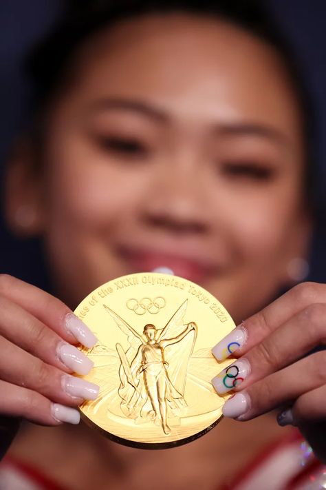 See Sunisa Lee's TikTok Dance With Her Gold Medal Olympic Nails, Brazilian Wool Hairstyles, Gymnastics History, Gymnastics Medals, Olympic Gold Medal, Women's Soccer Team, Rice Paper Decoupage, World Dance, Olympic Gold Medals