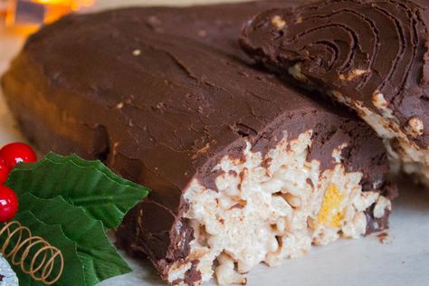 Rice Crispy Log | Marshmallow Rice Krispie Yule Log - All That I'm Eating Rice Crispy Recipe, Christmas Rice Krispies, Rice Crispies Recipe, Chocolate Salami, Yule Log, Rice Krispie, Rice Crispy, Cookie Bars, Christmas Baking