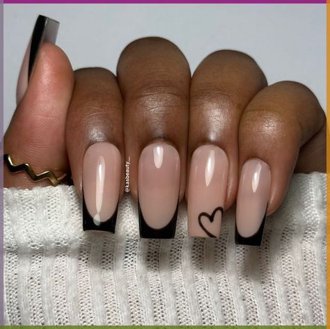 Simple Heart Acrylic Nails, Cute Nail Designs With Black, Short Nail Designs With Black, French Tips Love Heart, Cute Nails Acrylic Short Black, Black And Natural Nail Designs, Birthday Nails Manicure, Gel Nails Heart Designs, Summer 2024 Nails Coffin