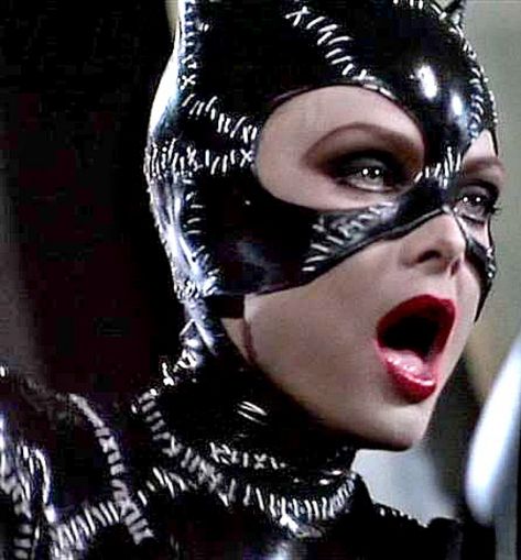 Michelle Pfeiffer Catwoman Costume, Catwoman Michelle Pfeiffer, Poison Ivy Costume Diy, Catwoman Makeup, Batman Returns 1992, Batman Tv Show, Creepy Halloween Costumes, Catwoman Selina Kyle, Scene Aesthetic