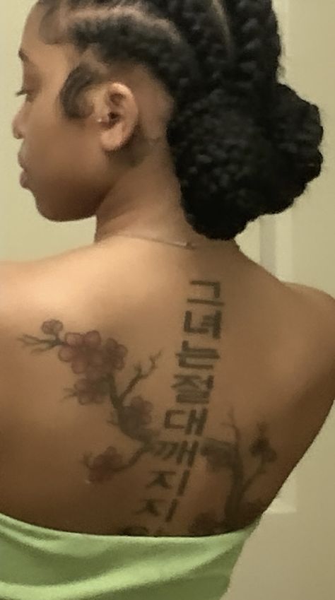 #tattoo #koreanlanguage #cherryblossomtattoo #blackgirlaesthetic #korean #manifestation angel #222 #blackgirlshairstyles #protectivehairstyles #diy Korean Back Tattoo, Korean Tattoos For Women, Angel 222, Back Tats, Korean Tattoos, Neck Tattoos Women, Spine Tattoos For Women, Tattoos For Black Skin, Neck Tattoos