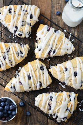 Blueberry Lemon Scones, Blueberry Scones Recipe, Lemon Scones, Homemade Scones, Scones Easy, Potluck Desserts, Blueberry Desserts, Blueberry Scones, Brownie Desserts