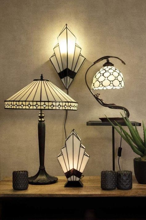 Art Deco Lampe, Modern Tiffany Lamp, Tiffany Lamps Living Room Decor, Tiffany Light, Art Glass Lighting, Art Deco Lights, Tiffany Chandelier, Stained Glass Lighting, Tiffany Style Lighting