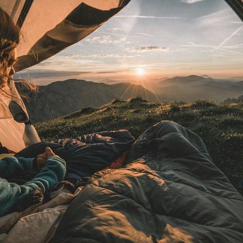 Mountain Camping, Camping Photography, Camping Aesthetic, Camping Life, Go Camping, Travel Inspo, Adventure Awaits, Travel Aesthetic, Goa