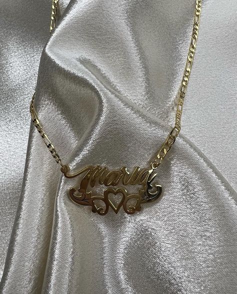 Chola Jewelry, Mexican Gold Jewelry, Latina Jewelry, Custom Gold Jewelry, Quinceanera Jewelry, Xoxo Jewelry, Van Cleef And Arpels Jewelry, Beautiful Gold Necklaces, Body Jewelry Piercing