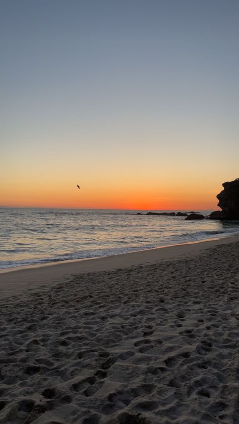 sunset | beach | laguna | california | socal | oc | summer | summer ideas Sunset Beach Photos Instagram, Laguna Beach Photo Ideas, Laguna Beach Aesthetic, Cali Sunset Aesthetic, Beach Phone Wallpaper, Santa Monica Beach Sunset, Laguna Beach Sunrise, Laguna Beach California, Solana Beach