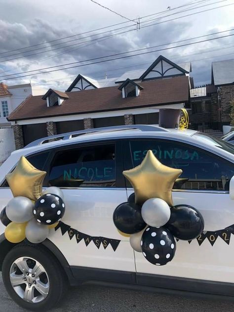 Graduation Car Decor, Decorating My Car, Senior Car Decorating Ideas, Car Decorating Ideas, Car Balloon, Prom Car, Kindergarden Graduation, Senior Table, Senior Year Diy