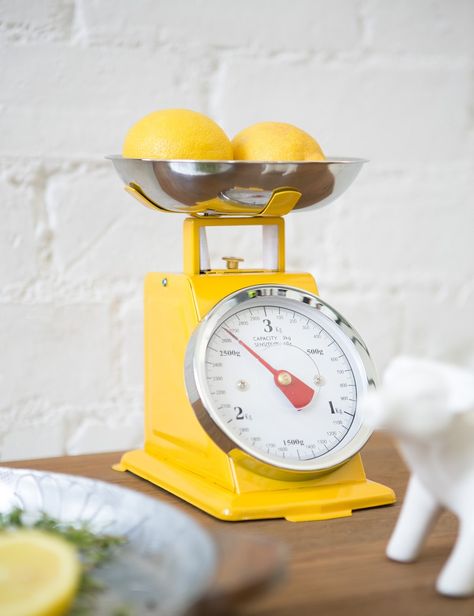 Retro Kitchen Scales at Rose and Grey Retro Kitchen Ideas Vintage, Retro Kitchen Cabinets, Retro Kitchen Tables, Retro Kitchen Accessories, Retro Kitchen Appliances, Vintage Scales, Vintage Kitchen Accessories, Old Scales, Turquoise Kitchen