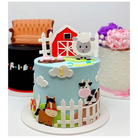 Cow Theme Cake, Animal Cake Ideas, 2nd Birthday Cake Boy, Farm Cakes, Farm Birthday Cakes, Barnyard Cake, Barn Cake, Farm Animals Birthday, Farm Animal Cakes