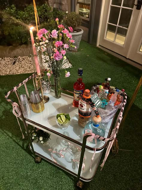 Decorated bar cart for 21st birthday dinner wirh pink ribbons and balloons Sophisticated 21st Birthday Party, 21st Birthday Bar Cart, 21st Birthday Ideas College, Mini Bar For Party, Chill 21st Birthday Ideas, College 21st Birthday Party, 21st Birthday Ideas Decorations Outdoor, Fun 21st Birthday Ideas, 21st House Party