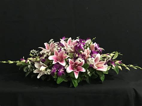 Horizontal Flower Arrangement, Decoration Plants, Easter Flower Arrangements, Altar Flowers, Nylon Flowers, Corporate Flowers, Flower Arrangement Designs, Church Flower Arrangements, Memorial Flowers