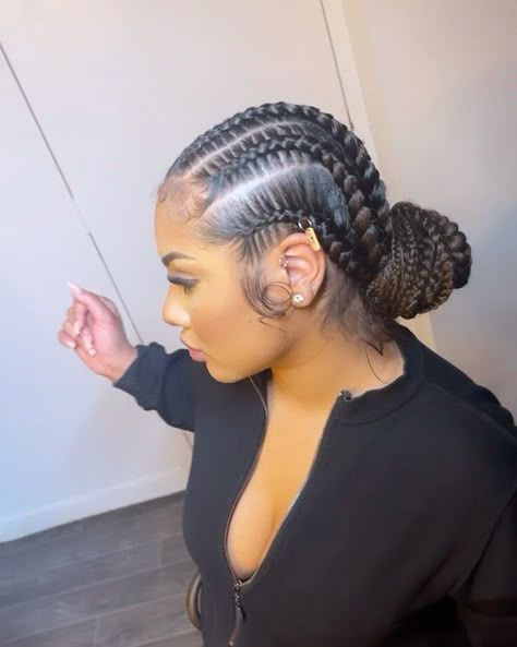 BRAIDZ/WIGS/SEW-INS 🧜🏽‍♀️ on Instagram: “😍😍😍😍 SIMPLE BUT CUTE AF! 🥺 OKKKK COME THRU @katiasierrra 😝 6 STITCH BRAIDS INTO A BUN WITH EXAGGERATED BABY HAIRS ❤️ DEFO A SUMMER VYBE ☀️…” Stitched Braids With Bun, Two Bun Braids, 6 Braids Hairstyles Black Cornrows, Stitch Braids Low Bun, Stitch Braid Into Bun, Stitch Feed In Braids Bun, Braids And Buns Hairstyles, Large Stitch Braids, 4 Feed In Braids Hairstyles With Bun