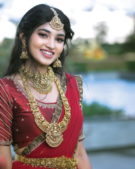 Rachana Inder Beautiful traditional half Saree Blouse Traditional Half Saree, Engagement Dress For Bride, Bengali Bridal Makeup, Bride Photos Poses, Bridal Makeup Images, Casual Weekend Outfit, Cotton Saree Designs, Pakistani Fancy Dresses, Half Saree Designs