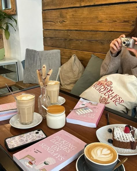 study Reading Date Aesthetic, Book Date Aesthetic, Books Coffee Aesthetic, Book Cafe Aesthetic, Book Shopping Aesthetic, Books Aestethic, Book Shop Aesthetic, Romance Novel Aesthetic, Cute Cafe Aesthetic