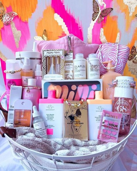 Preppy Gift Basket, Preppy Giveaway, Preppy Crafts, Lulu Scuba, Preppy Products, Marc Jacobs Perfect, Pink Gift Basket, Skincare Preppy, Preppy Essentials