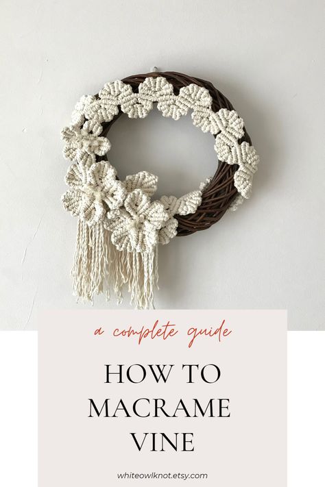 #macrame #macramewallhanging #macrameart #macramewallhangingpatterns #macramewallhangingtutorial #macrameforbeginners #macrameflowers #macrameleaf #macrameleaves #beginnermacrame #diy #diyhomedecor #diyhomeprojects #wreath #wreathsforfrontdoor #wreathtutorial #flowers #flowerwreath #frontdoordecor #frontdoorideas #frontdoorwreath #autumnwreath #christmaswreaths #christmaswreathsdiy #howtomacrame #diymacrame #tutorialmacrame #whiteowlknot #crafts #christmasdecor #gifts #giftideas #giftforher Wreath Macrame, Macrame Wreath, Pattern Step By Step, Macrame Wall Hanging Tutorial, Fiber Sculpture, Macrame Lace, Vine Wreath, Macrame Wall Hanging Patterns, Macrame Wall Hangings