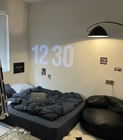 Mens Bedroom Decor, Hypebeast Room, Black Duvet, Black Duvet Cover, Bedroom Decoration Ideas, Lights Decor, Bedroom Setup, Room Redesign, Small Room Design