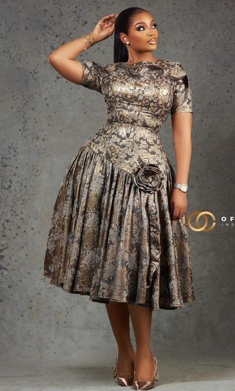 Cooperate Gown Style, Ladies African Dresses, Damask Gown Styles, Church Outfit Ideas For Women, Brocade Dress Styles, Church Dresses For Women Classy Chic, Lace Dress Classy, Church Dresses For Women, Damask Dress