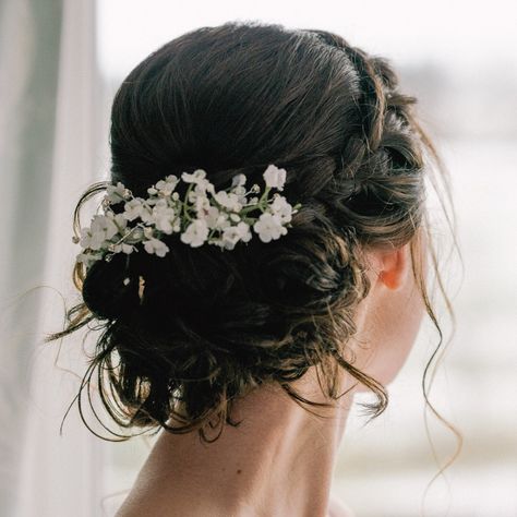 10 Fresh Spring Wedding Hairstyles with Flowers | Make Me Bridal Beachy Wedding Hair, Mother Of The Bride Hairstyles, Mother Of The Groom Hairstyles, Flower Bun, Beachy Wedding, Wedding Bun Hairstyles, Romantic Curls, Mother Of The Bride Hair, Updo Hairstyle