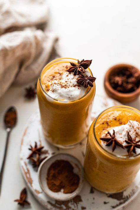 Easy and nutrient packed vegan pumpkin pie smoothie that has over 20 grams of plant based protein! This creamy and sweet breakfast smoothie tastes like pumpkin pie in smoothie form! #pumpkinpie #smoothie #healthybreakfast #vegan Smoothie No Banana, Pumpkin Smoothie Healthy, Desserts Easy 3 Ingredients, Paleo Pumpkin Recipes, Vegan Pumpkin Spice Latte, Banana Diaries, Vegan Pumpkin Pie Recipe, Fall Smoothies, Paleo Pumpkin Pie