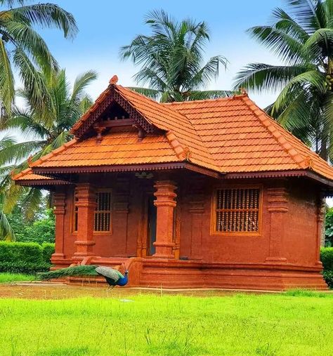 House With Tile Roof, Konkan House, Old Indian Houses, South Indian House, Laterite Stone, Compas Tattoo, Elephant House, Kerala Traditional House, Temple Room