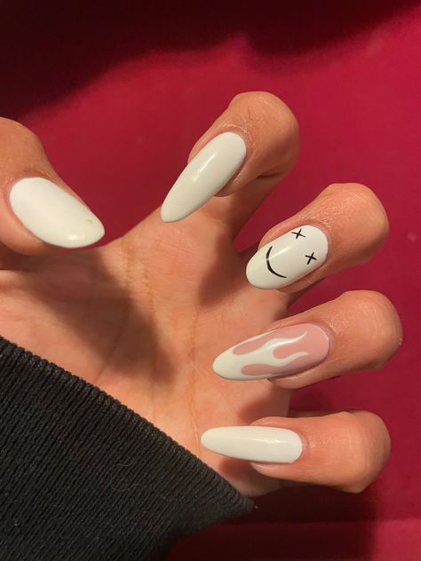 Nails aesthetic trendy almond nails white nails long nails nail ideas summer 2021 Nailart White, Graduation Board, Bandana Nails, Nail Picking, Nyc Nails, Art Passion, Nail Prices, Aesthetic Nails, Pretty Nail Art Designs