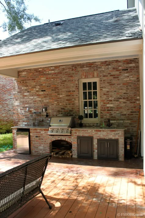 Outdoor Kitchen Cottage, Brick Outside Kitchen, Diy Brick Outdoor Kitchen, Outdoor Kitchen Brick And Stone, Outdoor Kitchen Design Brick, Outdoor Kitchen With Brick, Outdoor Brick Kitchen, Country Outdoor Kitchen, Brick Outdoor Kitchen