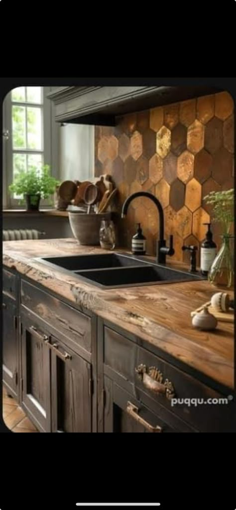 Witchy Kitchen Backsplash, Copper Cabinets, Copper Backsplash Kitchen, Rustic Kitchen Backsplash Ideas, Living Remodel, Upstairs Kitchen, Copper Kitchen Backsplash, Backsplash Trends, Kitchen Backsplash Trends