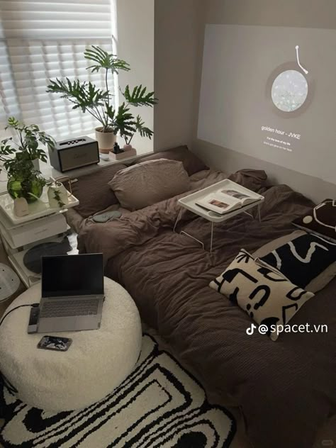 Low Mattress Bedroom, Aesthetic Minimal Bedroom, Aesthetic Minimal Room Decor, Korean Aesthetic Room Decor Ideas, Minimal Bedroom Korean, Korean Bedroom Aesthetic Minimalist, Small Minimalist Bedroom Aesthetic, Studio Aesthetic Apartment, Small Room Inspo Minimalist