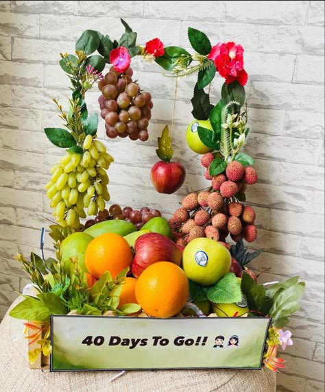 Fruit Basket Ideas Gift For Wedding, Fruits Hamper, Fruit Flower Basket, Fruit Bouquet Ideas, Coconut Decoration, Baby Shower Hamper, Festival Themed Party, Fruit Hampers, Wedding Gift Hampers