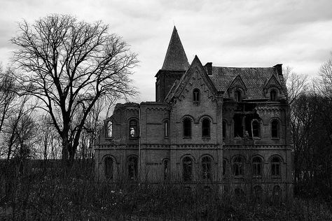 The House of Usher House Of Usher, House On Haunted Hill, Creepy Houses, Spooky Places, Spooky House, In The Middle Of Nowhere, Middle Of Nowhere, Abandoned Mansions, Scary Places