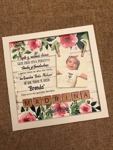 400 pesos  Cuadro personalizado para propuesta de madrina o para dar noticias especiales Ideas Para Pedir Que Sean Padrinos, Madrina Proposal Ideas, Baby Shawer, God Parents, Baby Hacks, Godmother, Baby Announcement, Painting Crafts, Cricut Projects