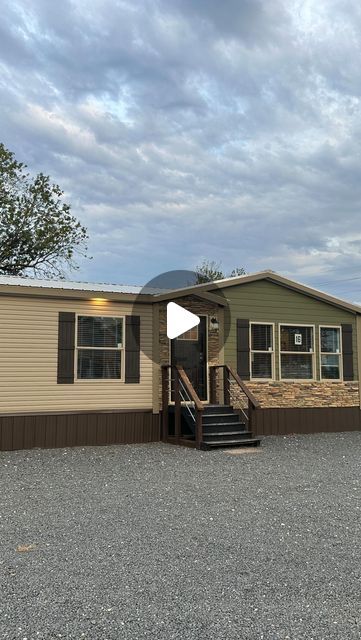 52K views · 4.2K likes | Mobile Homes by Georgia on Instagram: "The Kinlock Falls🏡 Massive 4 bed 2 bath double wide! #doublewide #mobilehomeliving #manufacturedhome" Double Trailer Home, Remodeling Doublewide Homes, New Double Wide Mobile Homes, Trailer Double Wide, Mobile Home Plans Double Wide, Mobile Home Ideas Doublewide, Double Wide With Garage, Double Wide Living Room Ideas Layout, Double Wide Trailer Decorating Ideas