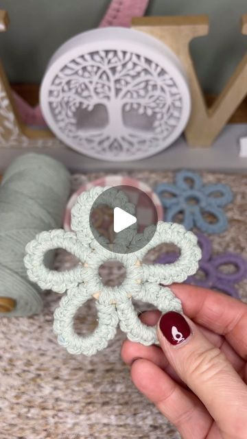 Caroline Fleming on Instagram: "Macrame Flower Tutorial  As voted for on a poll in stories here is the tutorial for the macrame flower 🌺  I used 3mm cotton cord and a 30mm wooden ring to make these very simple macrame flowers 🌺  🔥 #gifted the 3 colour macrame cords were kindly gifted to me from @therangeuk  #macrameflower #macrameflowers #macrameflowertutorial #macrametutoríal #colourfulmacrame #springcrafts #macraméideas" Macrame Flowers Diy, Macrame Flowers Tutorial, Baby Macrame Ideas, Macrame Flower Tutorial, Diy Macrame Flower, Caroline Fleming, Cotton Yarn Projects, Ring Macrame, Flower Macrame