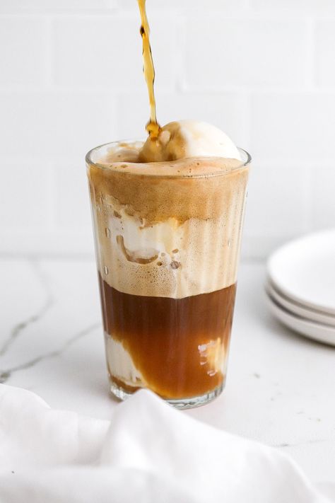 Side view of root beer protein float with diet root beer. Premier Protein Root Beer Float Recipes, Root Beer Float Recipe, Low Calorie Recipe, Premier Protein Shakes, Photo Challenges, A&w Root Beer, Premier Protein, Beer Float, Protein Power