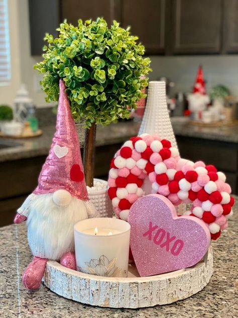 Valentines Decor Kitchen, Valentines Decorations For Home Table, Valentine Day Tablescapes, Valentine Decorating Ideas For Office, Valentine Entryway Decor, Valentine’s Day Office Ideas, Valentine’s Day Apartment Decor, Valentine’s Day Centerpiece Ideas, Valentine Office Decorations