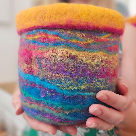 Wet Felting a Bowl on a Ball – Felting Tutorials Nuno Felting Tutorial, Felted Bowl, Wet Felting Tutorial, Felt Painting, Felted Bowls, Colorful Bowls, Needle Felting Tutorials, Wet Felt, Felting Tutorials