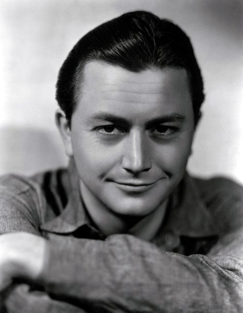 Robert Young George Young, Tv Dads, Father Knows Best, Robert Young, Classic Film Stars, Fritz Lang, Old Time Radio, Hollywood Men, Classic Movie Stars